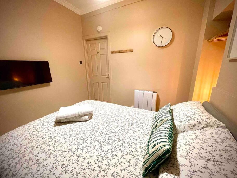 Newly Refurbished, Central Apartment With Permit Parking Bath Zewnętrze zdjęcie
