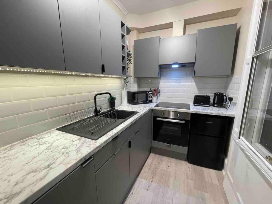 Newly Refurbished, Central Apartment With Permit Parking Bath Zewnętrze zdjęcie