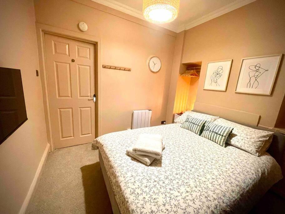 Newly Refurbished, Central Apartment With Permit Parking Bath Zewnętrze zdjęcie